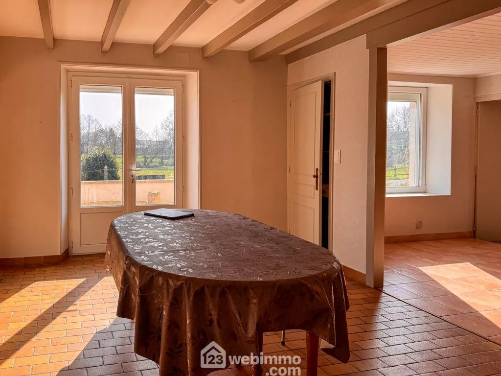 Maison de village en pierre à Sèvremont - 116 m² avec jardin et garage 