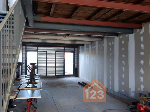 Loft de 110 m² à Charleval, proche Lambesc, avec extérieur et parking