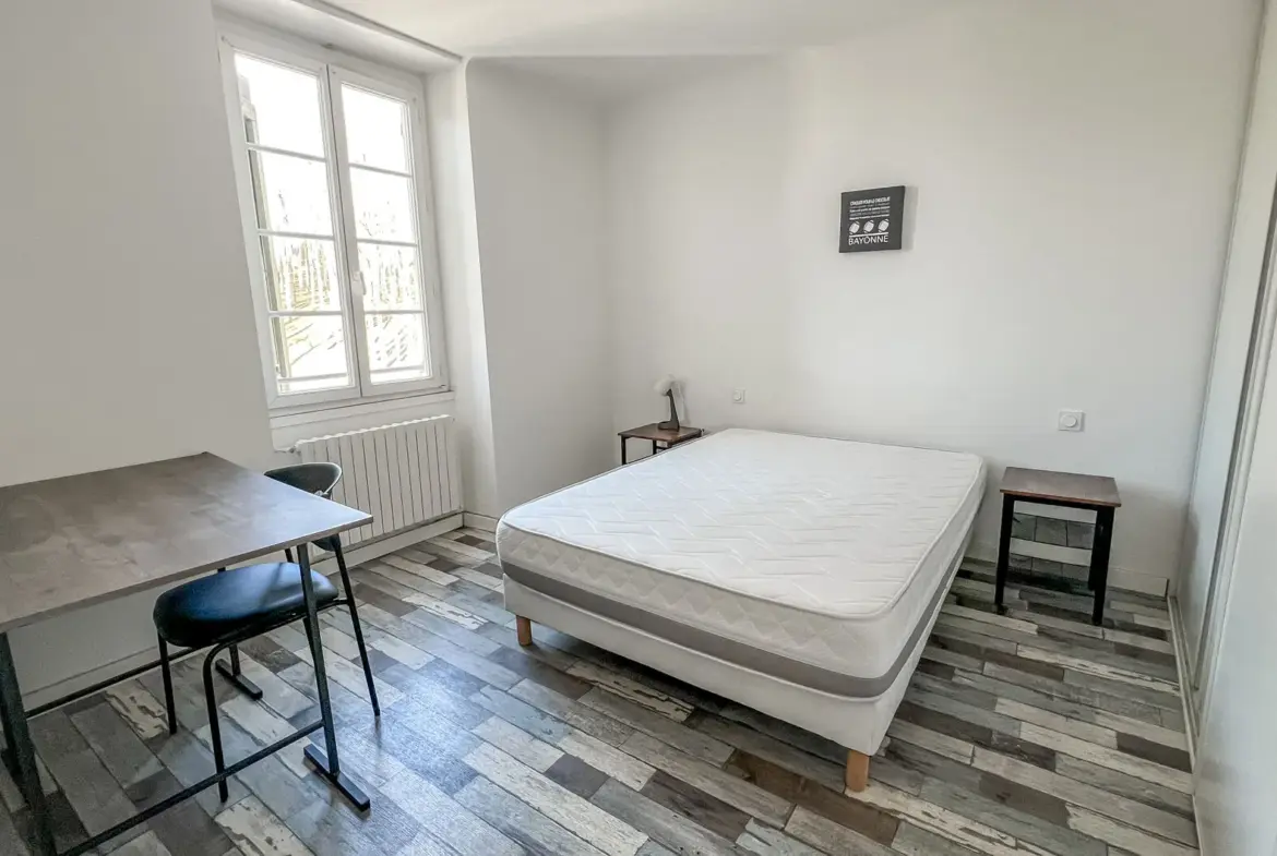 Appartement T3 rénové avec dernier étage à Bayonne Saint-Esprit 