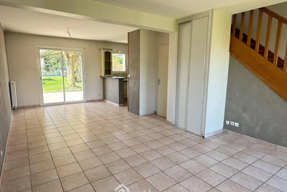 Maison familiale de 73,6 m² à Mazé-Milon avec garage et jardin clos 