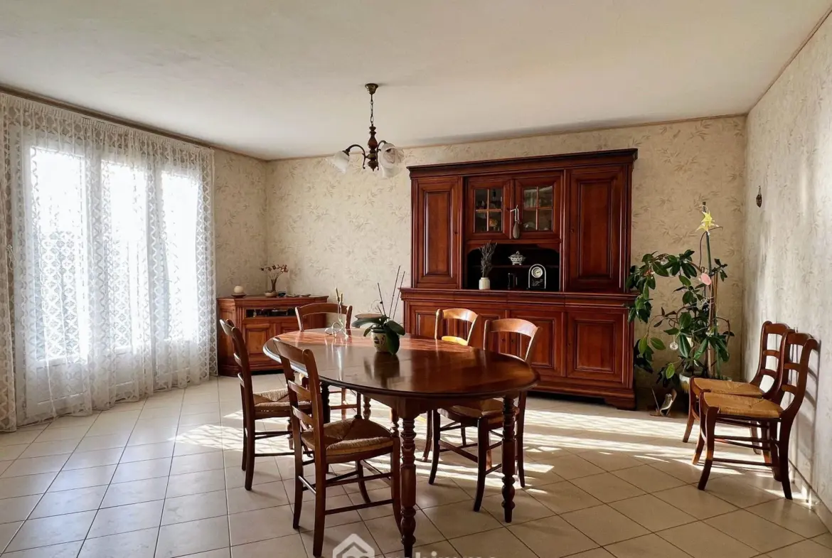 Maison de 122 m² avec terrain à Mûrs-Érigné, calme et confort près des commodités 