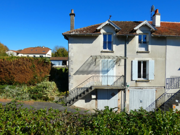 Maison 3 chambres à Jussac avec garage et jardin clos
