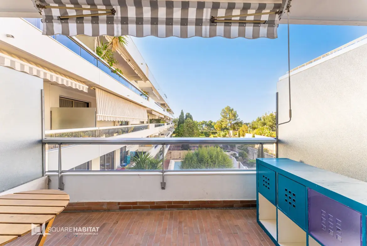 Studio avec terrasse à vendre dans la résidence La Cadenelle à Marseille 8ème 