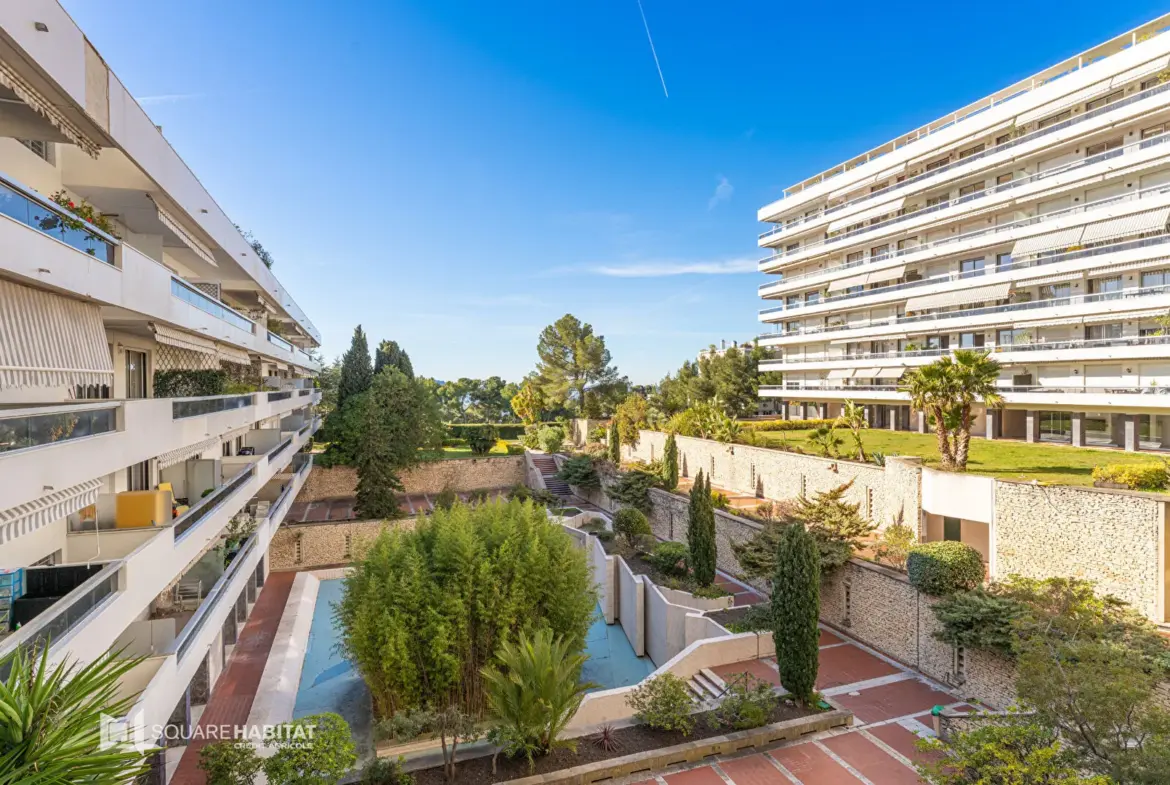 Studio avec terrasse à vendre dans la résidence La Cadenelle à Marseille 8ème 