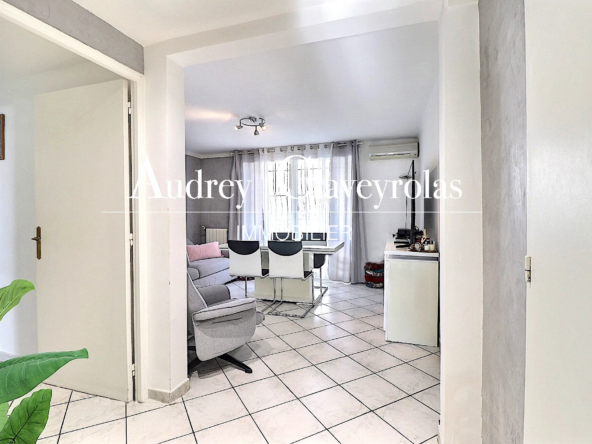 Appartement T4 lumineux avec cave et parking à Marseille 13011