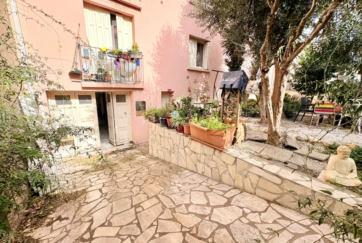 Grand T3 lumineux de 75 m2 avec vue sur remparts à Perpignan 