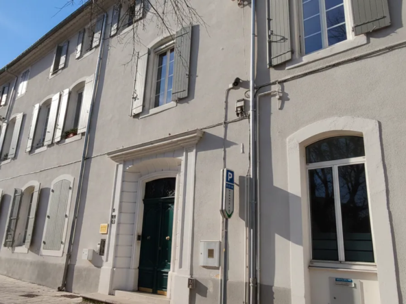 Appartement spacieux de 120 m² avec terrasse à Orange – 3 chambres, proche centre-ville