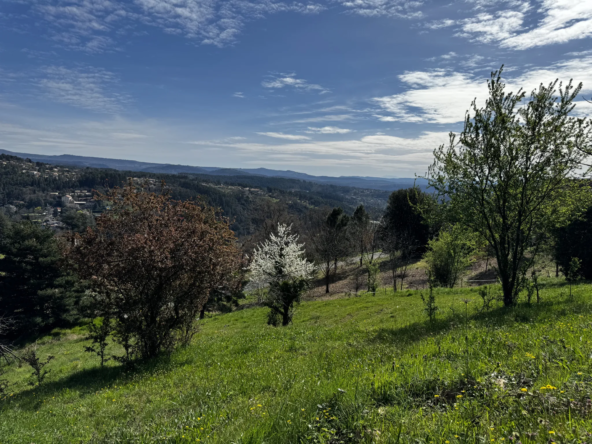Terrain constructible avec vue imprenable à Vals les Bains