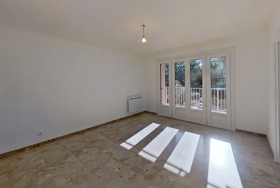Appartement 3 pièces avec terrasse, parking et cave à Fréjus-Plage 