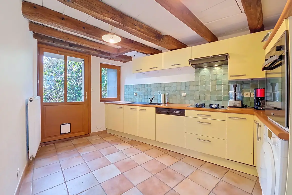 Maison de village à Saint-Ismier avec jardin et terrasse, idéale primo-accession 