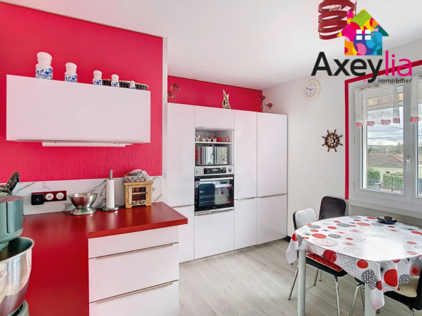 À vendre maison familiale à Villerest avec jardin et 3 chambres