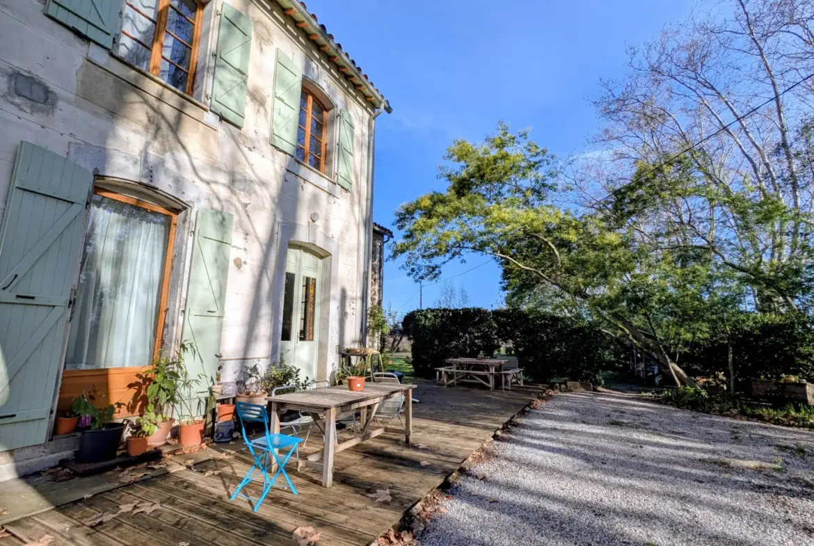 Charmante maison rénovée avec grand jardin, terrasses privées et grange partagée à Saint-Génis-des-Fontaines 
