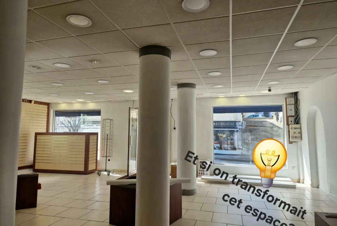 Local commercial lumineux en centre de Ghisonaccia à vendre ou louer 