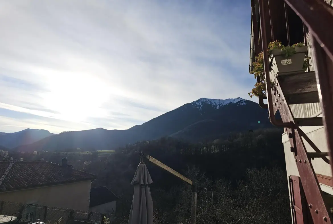 Maison T5 à Cazanous avec vue imprenable sur la montagne et jardin privé 