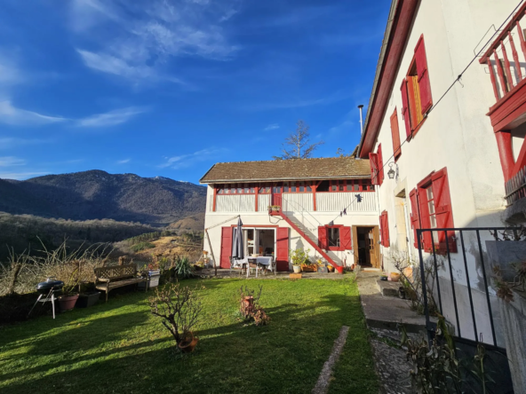 Maison T5 à Cazanous avec vue imprenable sur la montagne et jardin privé