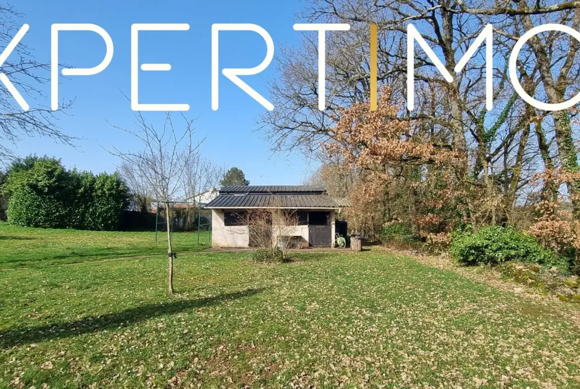 Terrain constructible avec bois en côteau à Vouneuil-sous-Biard 