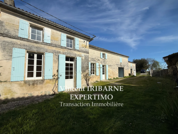 Maison typique Charentaise avec garage, grange et jardin à Saintes