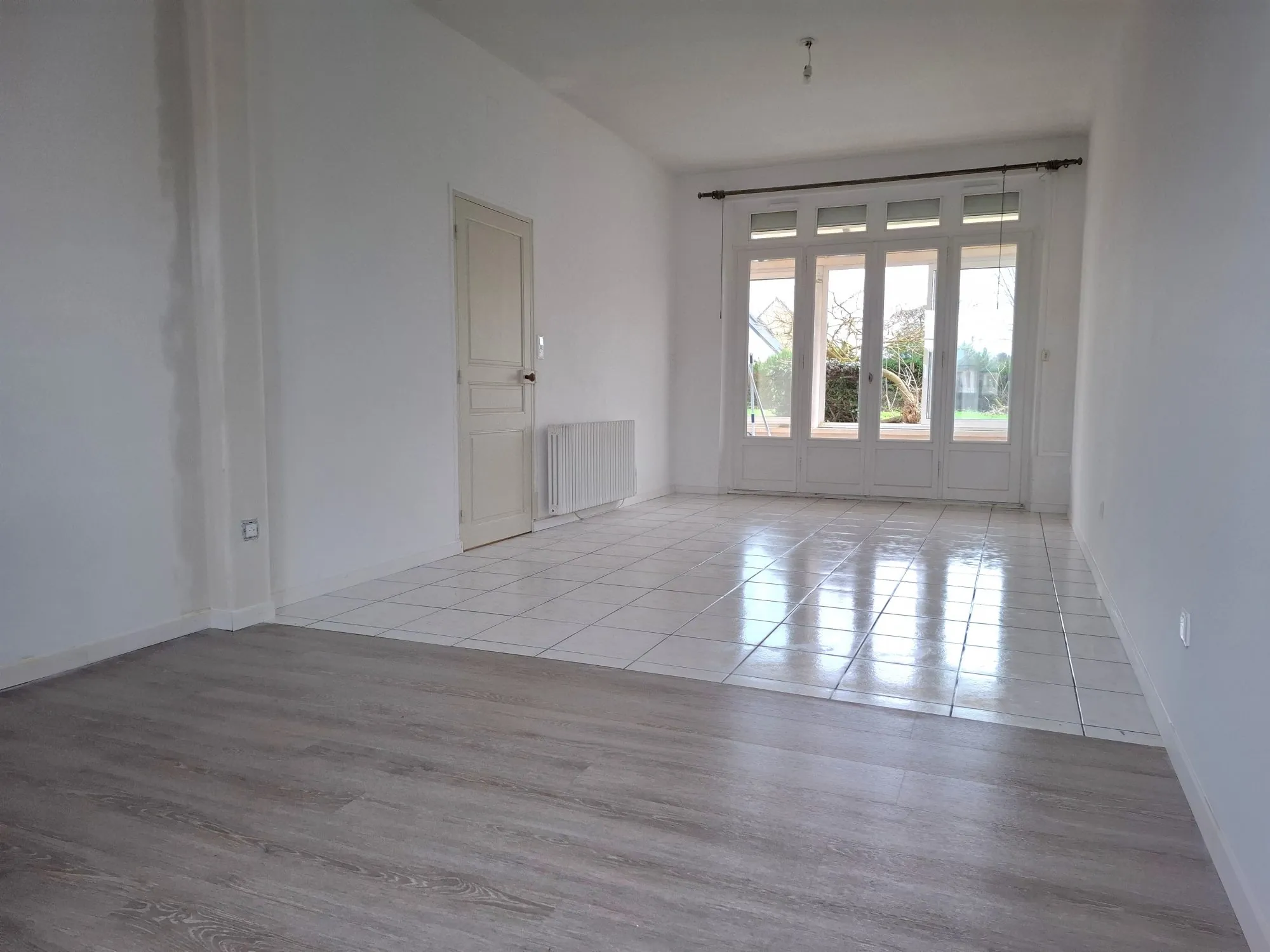 Charmante maison à Beaumont-sur-Sarthe avec fort potentiel, dépendances et grenier aménageable