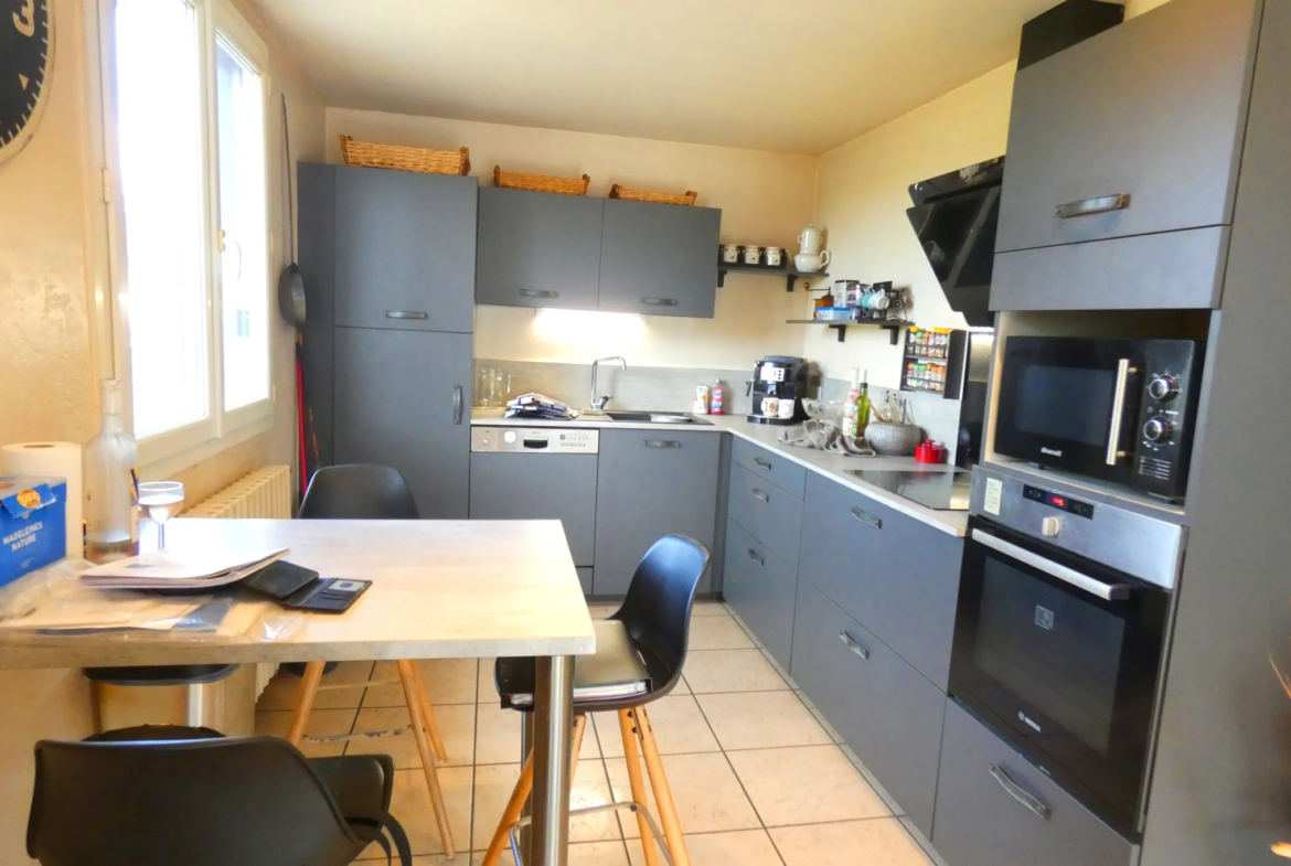 Belle maison 4 chambres avec piscine à Saint Paul des Landes proche commodités 