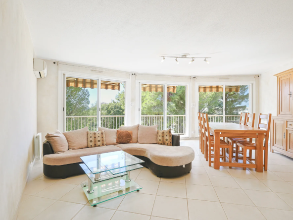 Appartement T3 de 74 m² avec terrasse et parking à Toulon, secteur central