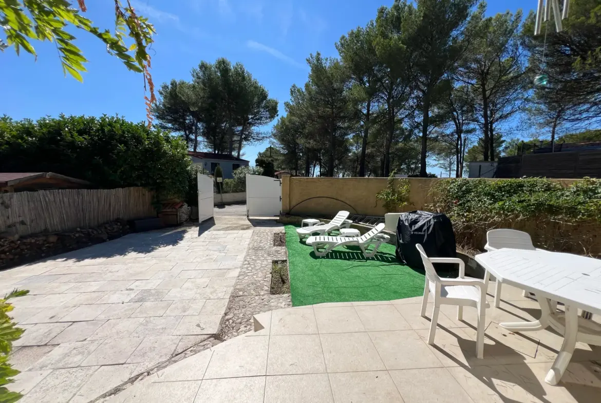 Maison T3/4 de 70 m² avec piscine dans résidence sécurisée au Castellet 