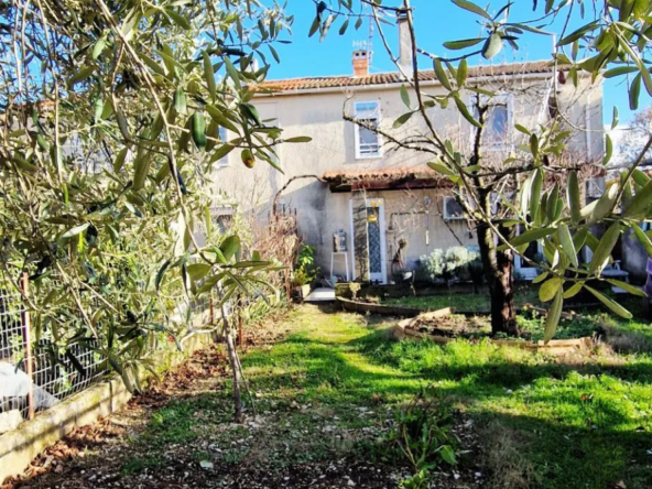 Maison 3 chambres à Bollène avec jardin et équipement récent