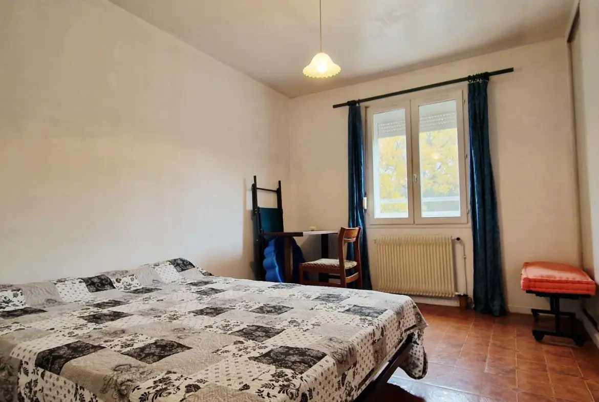 Maison 3 chambres à Bollène avec jardin et équipement récent 