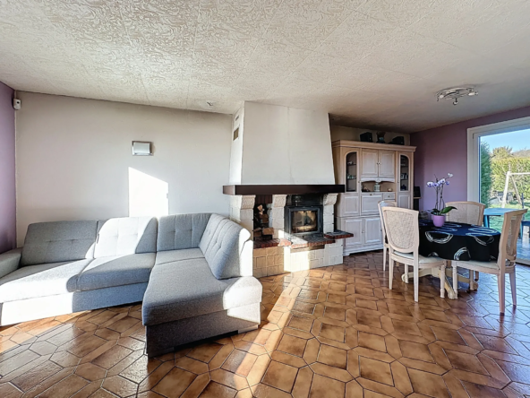 Maison individuelle de 100 m² avec piscine à Magny-en-Vexin, proche commodités