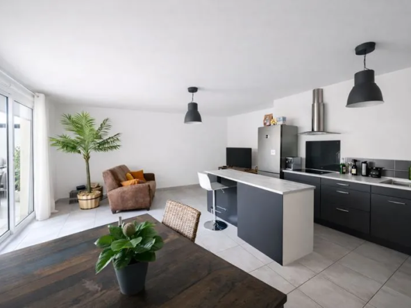 Appartement T2 avec terrasse et garage à vendre à Meze, proche mer