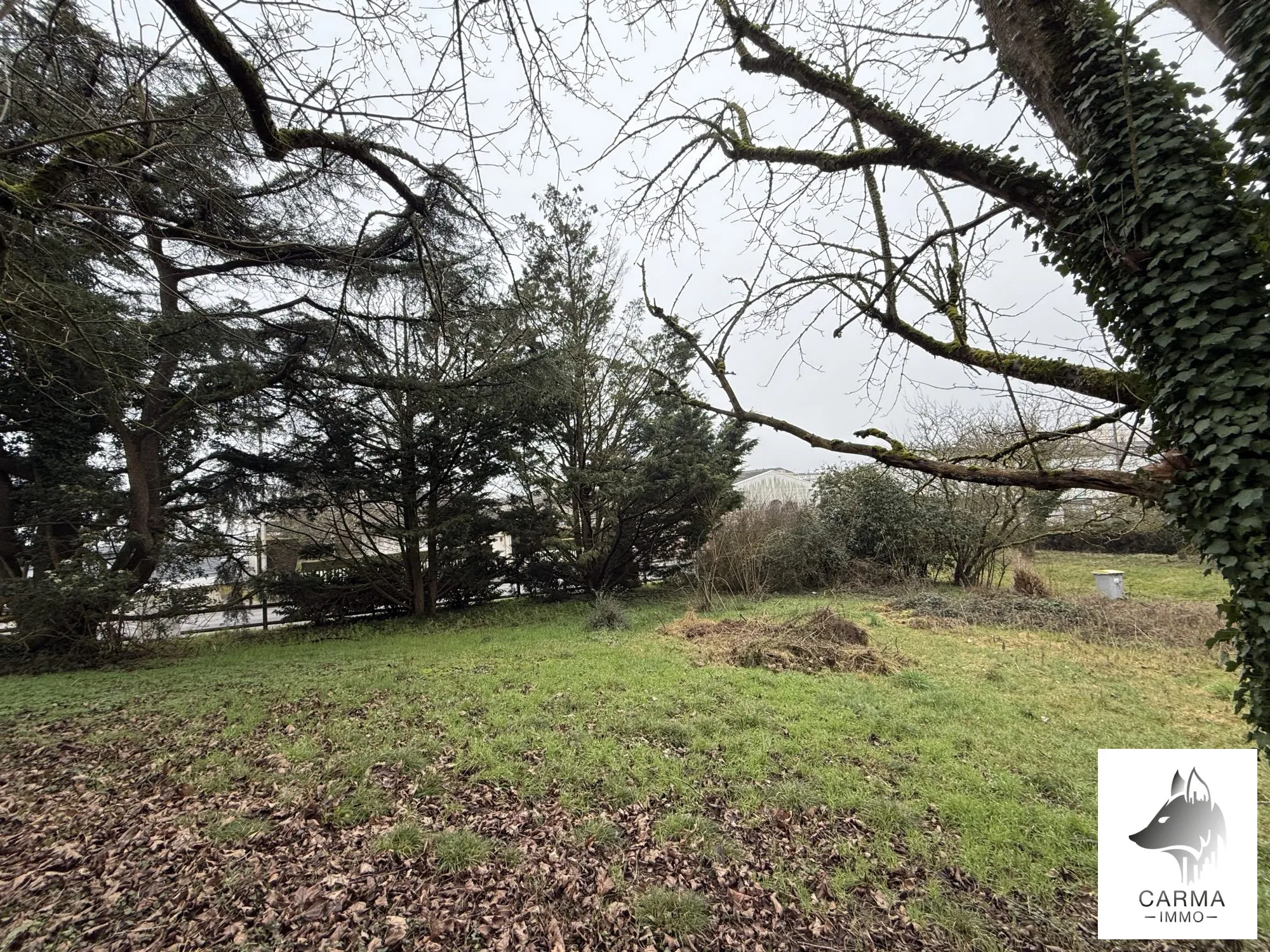 Terrain constructible de 689 m² à Saint-Ouen – Libre de constructeur