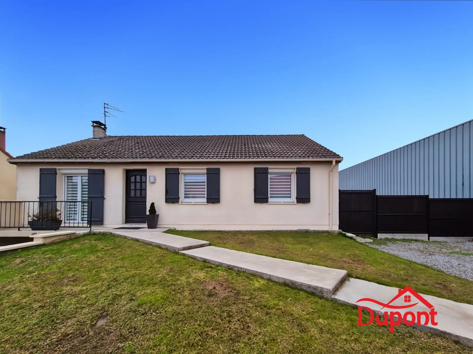 Maison de plain-pied à Estourmel proche de Cambrai avec terrasse et garage