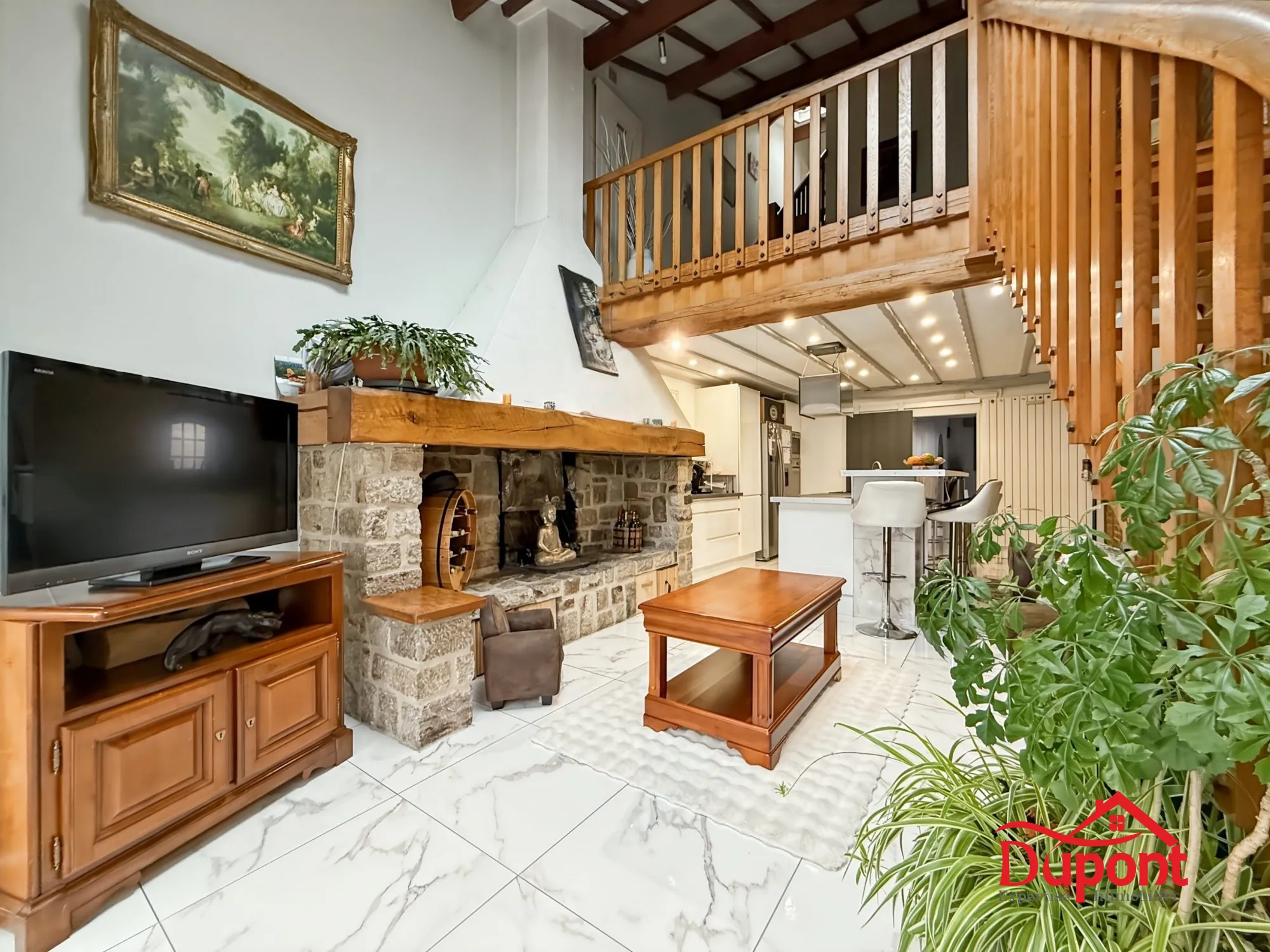 Maison de ville avec vue sur la Meuse et revenu locatif à Revin