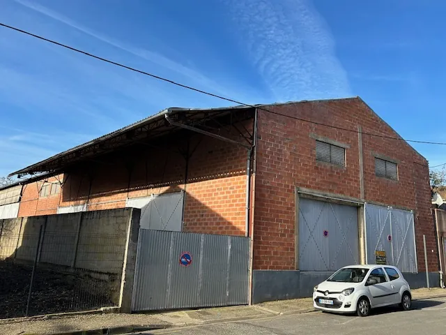 Grand garage sécurisé à Marmande – Idéal stockage ou projet immobilier