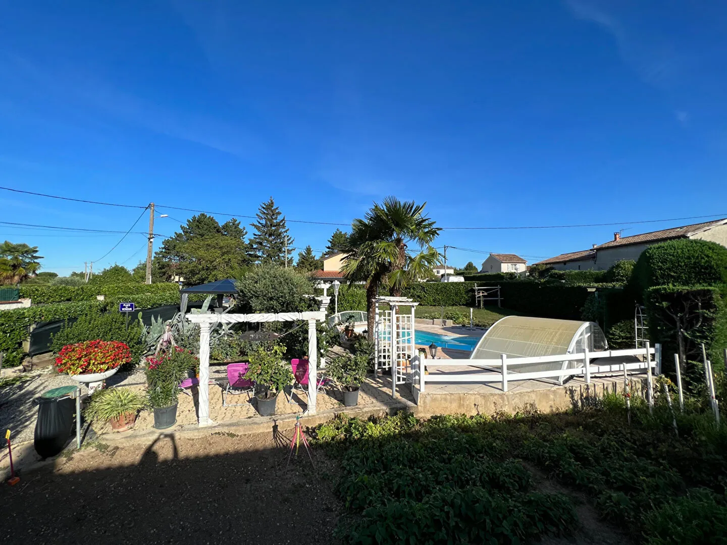 Terrain à vendre à Clonas-sur-Varèze - 515 m², clos, arboré et avec piscine 