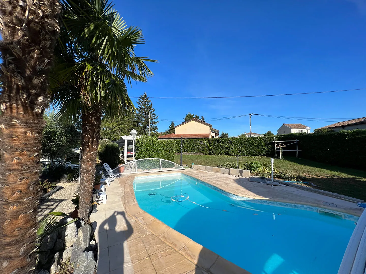 Terrain à vendre à Clonas-sur-Varèze - 515 m², clos, arboré et avec piscine 