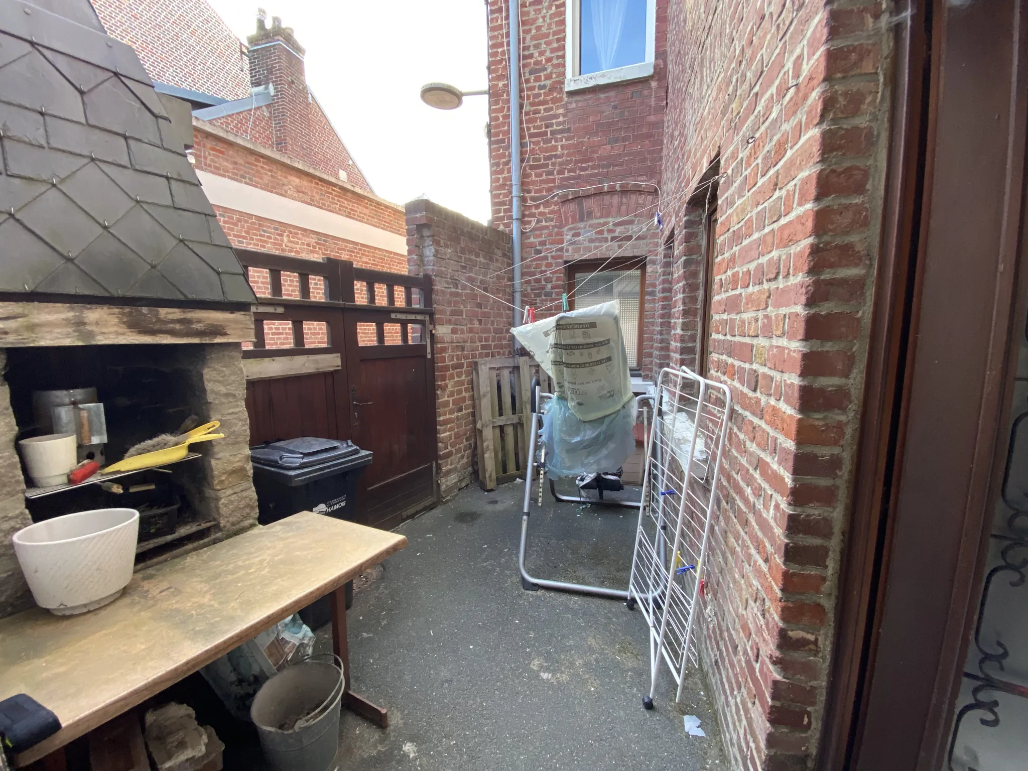 Immeuble indépendant à Ham avec local commercial et appartement duplex au cœur de la ville 