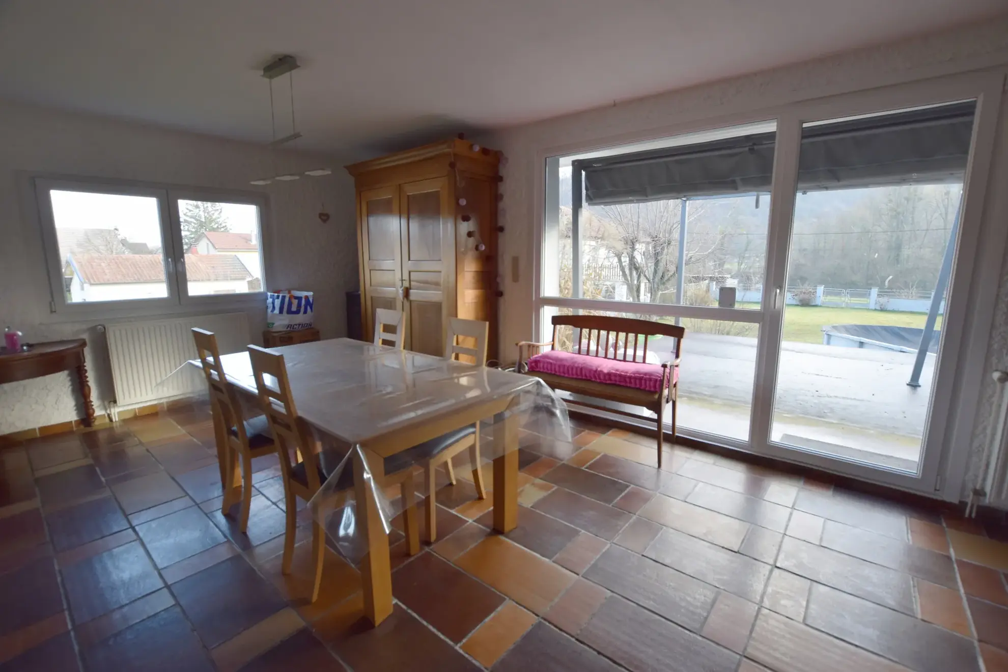 Maison atypique et lumineuse à Mathay avec jardin et garage - 3 chambres 