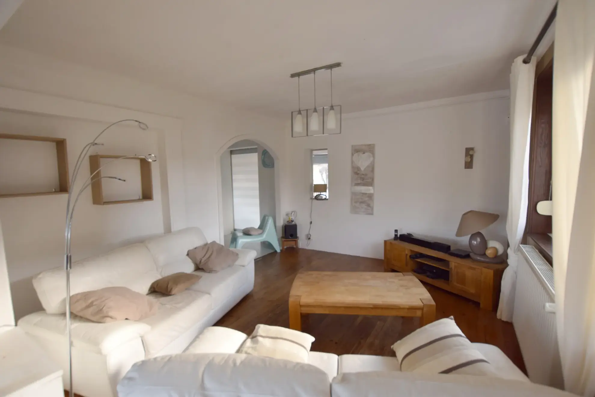 Maison atypique et lumineuse à Mathay avec jardin et garage - 3 chambres