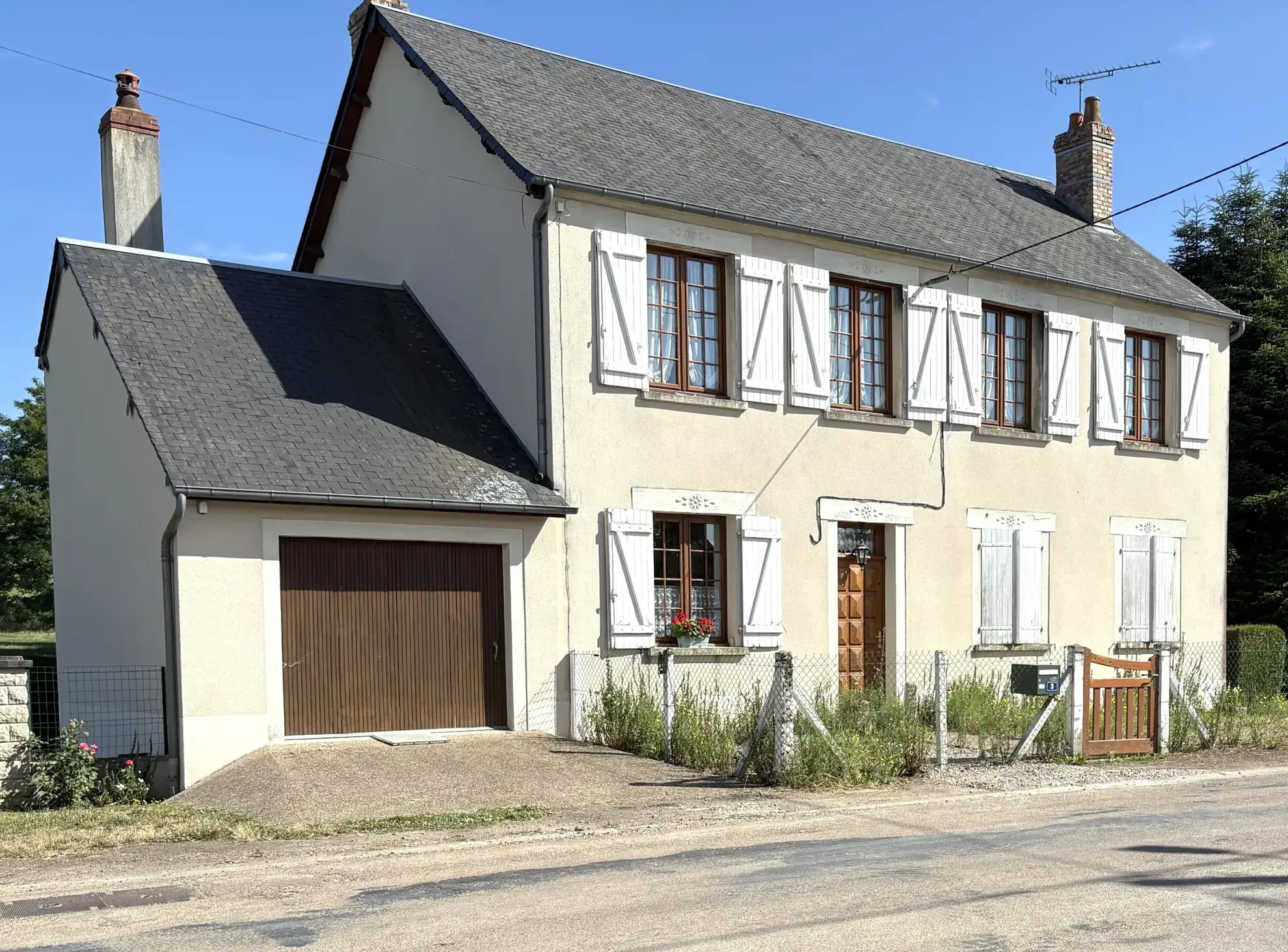 Maison spacieuse avec vue à Premery – 139 000 € 