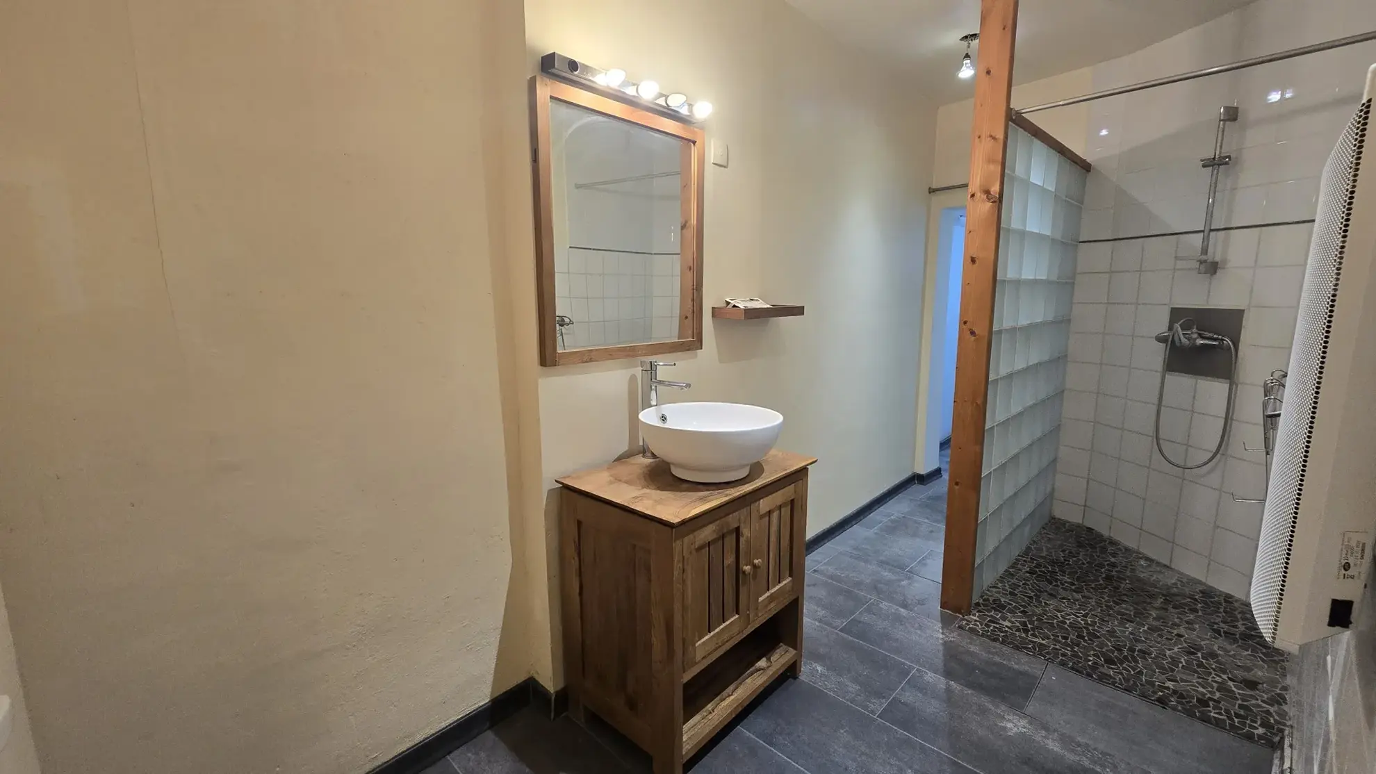 Appartement T3 de 78m² en centre-ville de Narbonne, potentiel d'aménagement élevé 