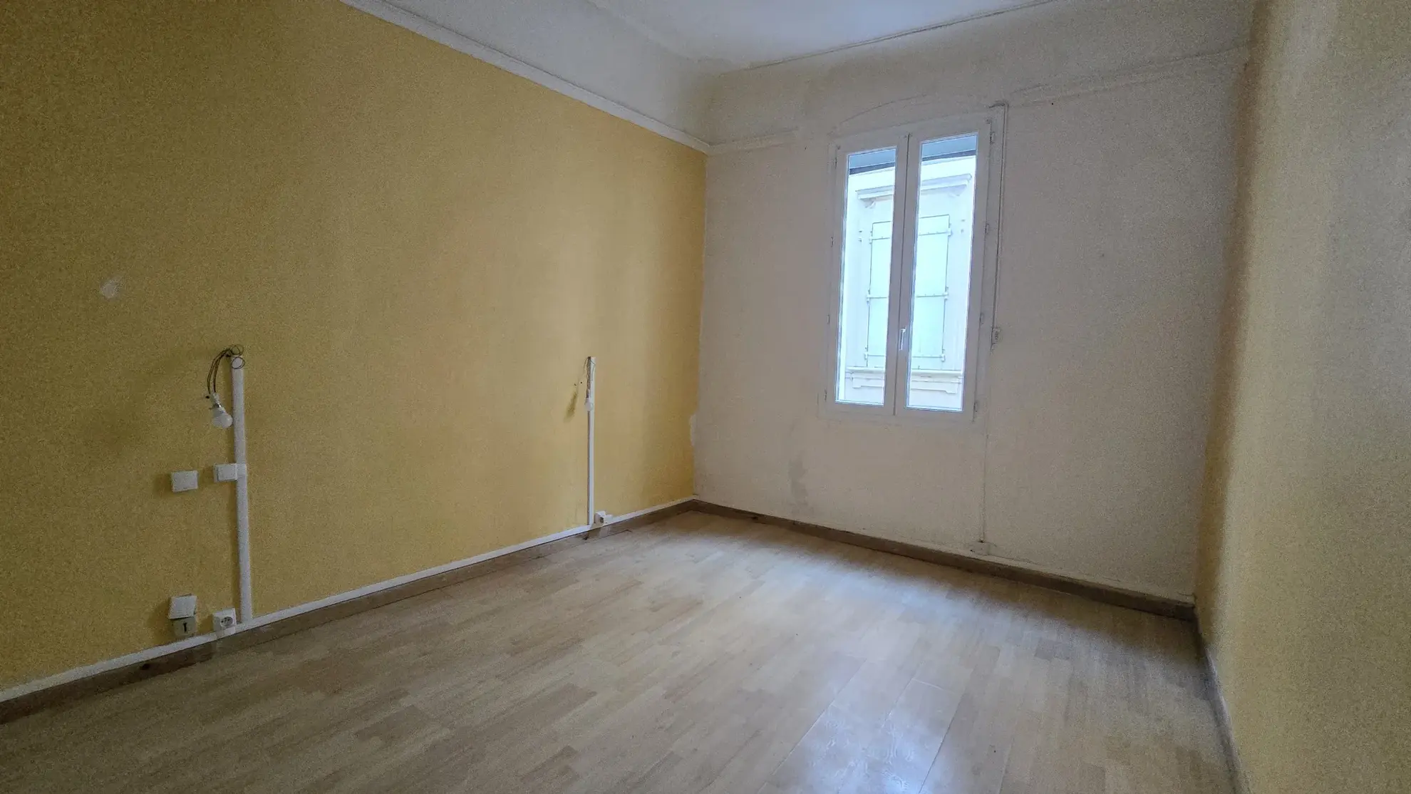 Appartement T3 de 78m² en centre-ville de Narbonne, potentiel d'aménagement élevé 