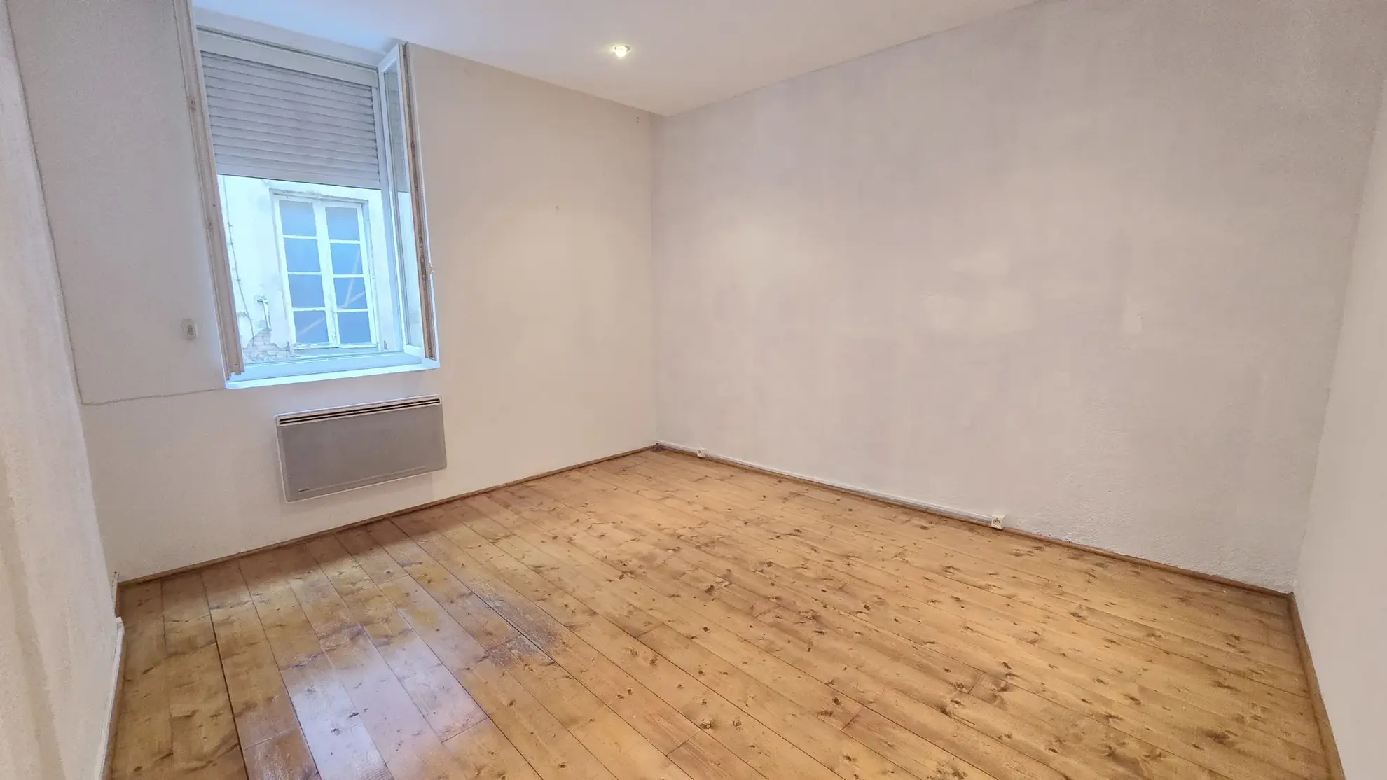 Appartement T3 de 78m² en centre-ville de Narbonne, potentiel d'aménagement élevé 