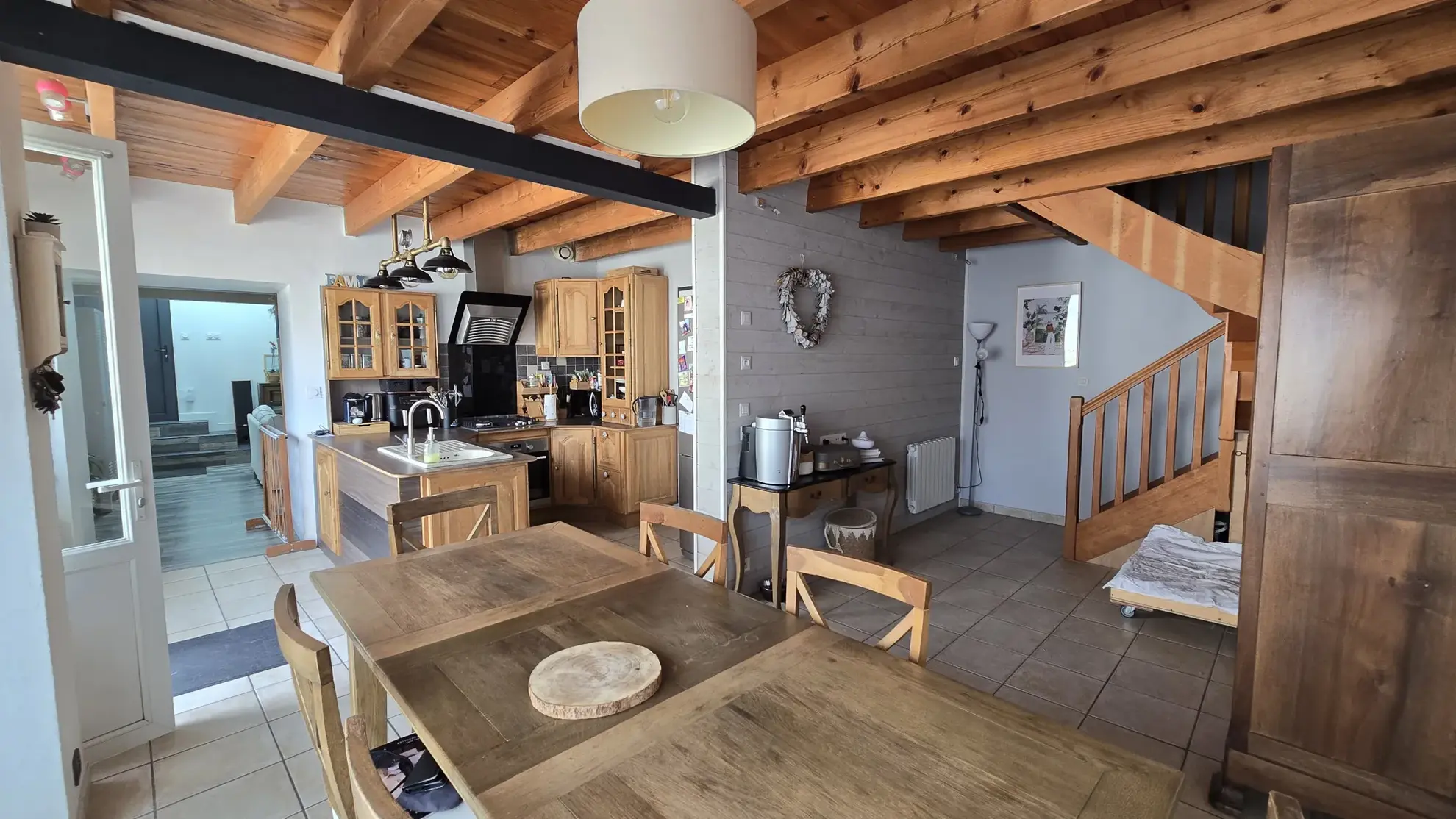 Maison rénovée avec jardin et terrasse à La Jarrie - Bois, 110 m² 