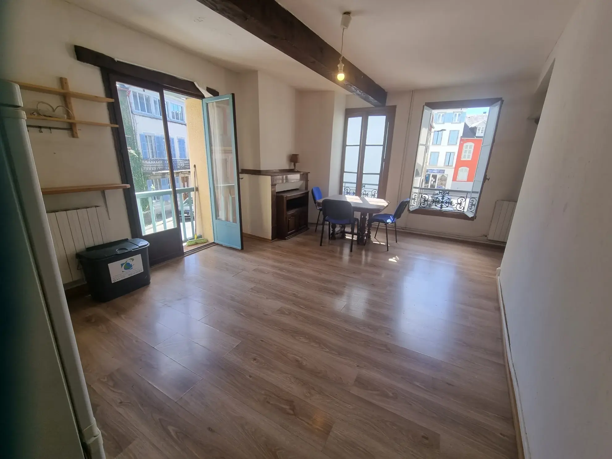 Maison de ville à Bagnères-de-Bigorre avec 3 appartements, chaudière récente, idéal investisseur 
