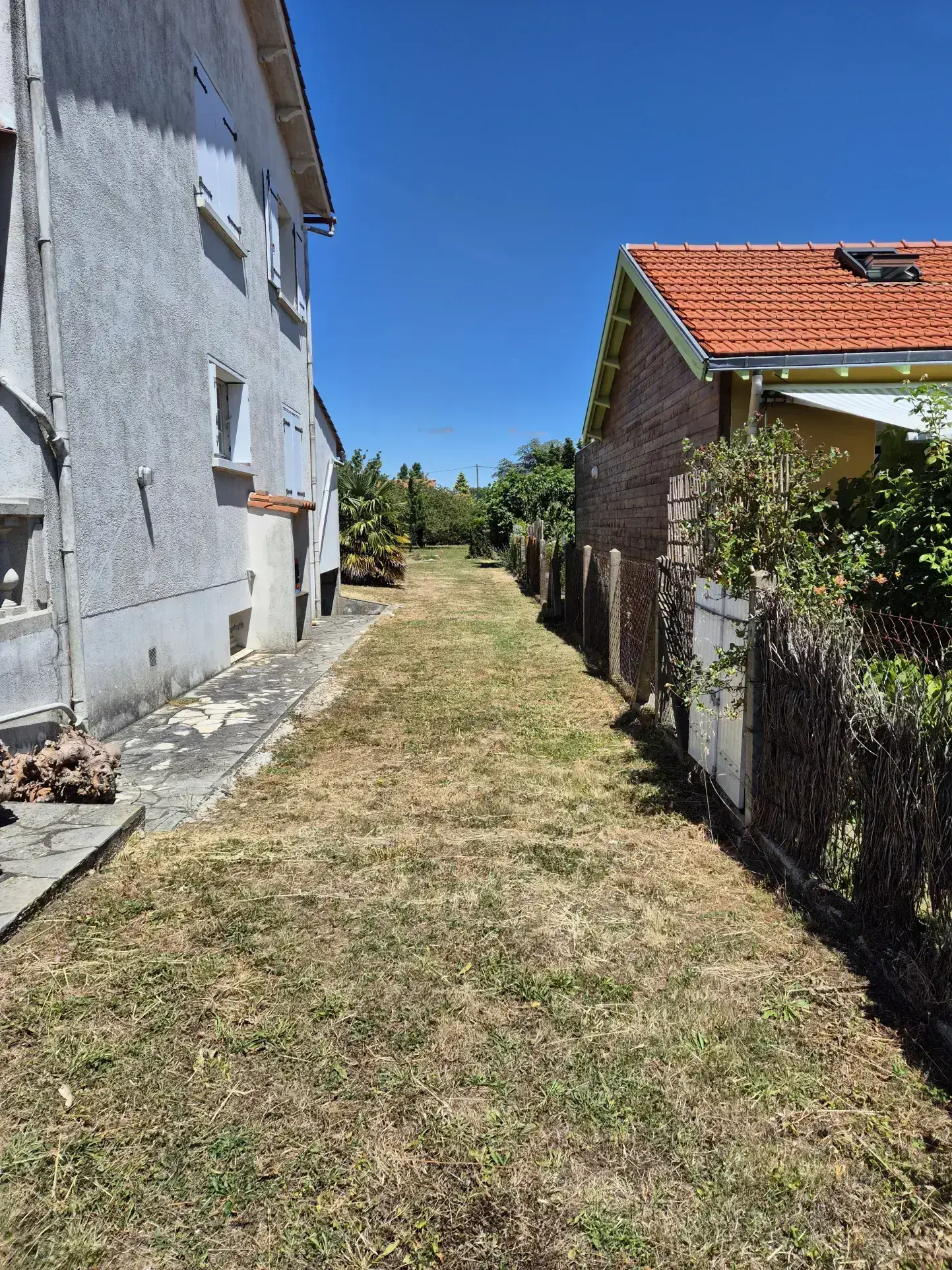 Terrain à bâtir constructible à Fouras en zone UC, non viabilisé 