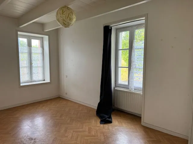 Belle maison en pierre à rénover à Saint-Hermine de 78 m² avec jardin 