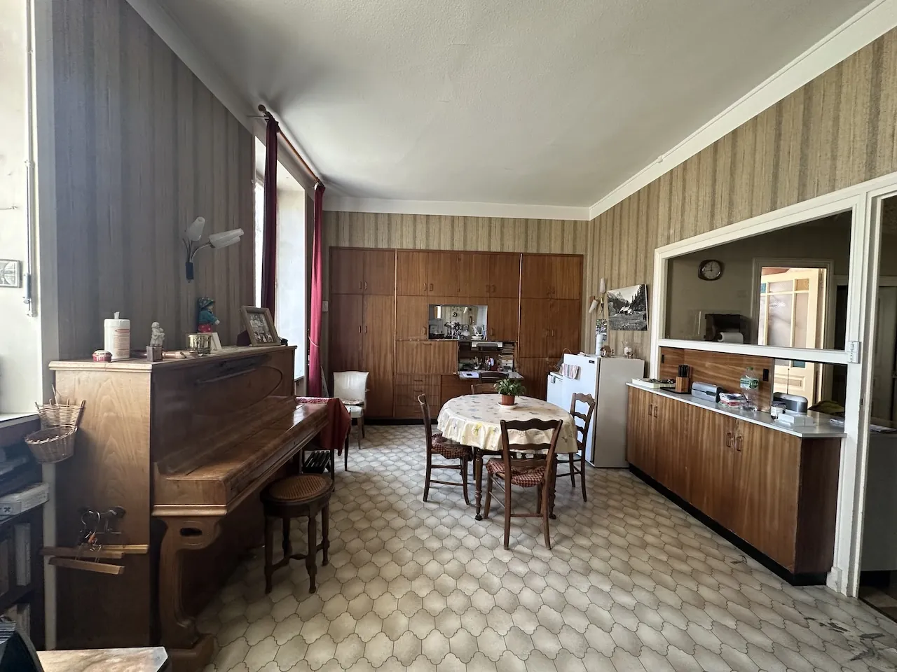 Grande maison à vendre à Chauffailles (71) avec dépendances et jardin clos 