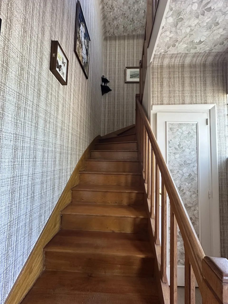 Grande maison à vendre à Chauffailles (71) avec dépendances et jardin clos 