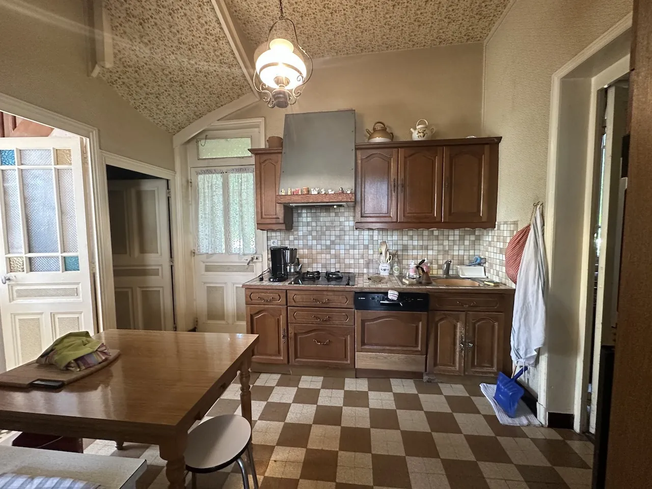 Grande maison à vendre à Chauffailles (71) avec dépendances et jardin clos 