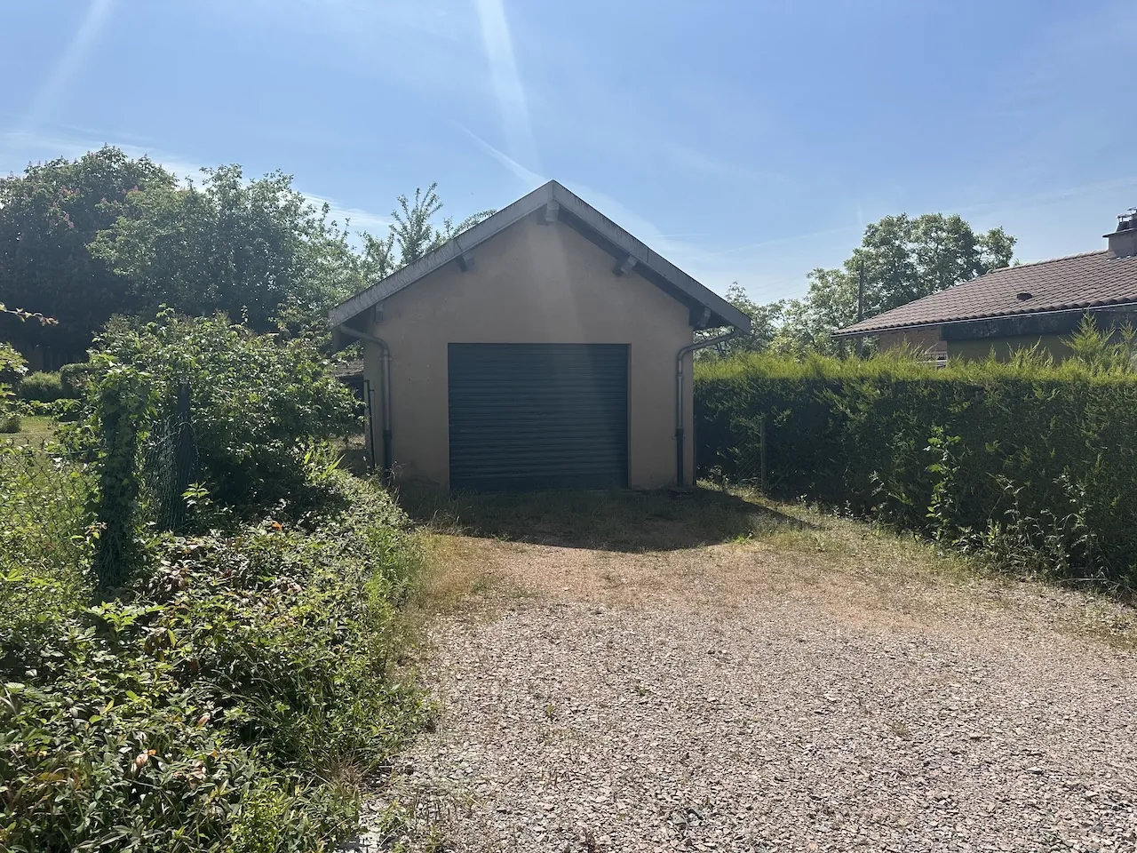 Grande maison à vendre à Chauffailles (71) avec dépendances et jardin clos 